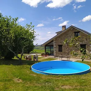 Сasa de vacaciones Casa Con Gran Jardín Y Piscina En Cabarceno, Villanueva (Cantabria)